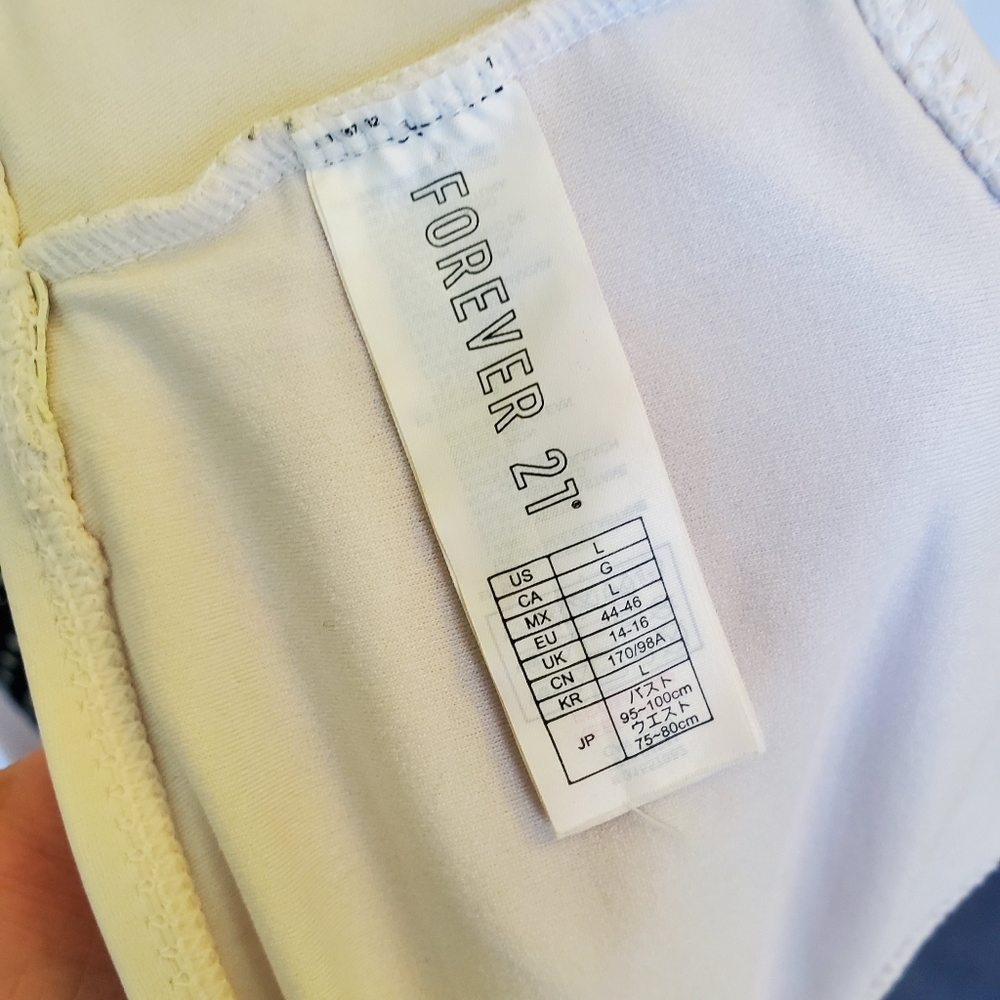 💀4 for $20- Forever 21 Flounce Bikini  Top - Picture 4 of 4